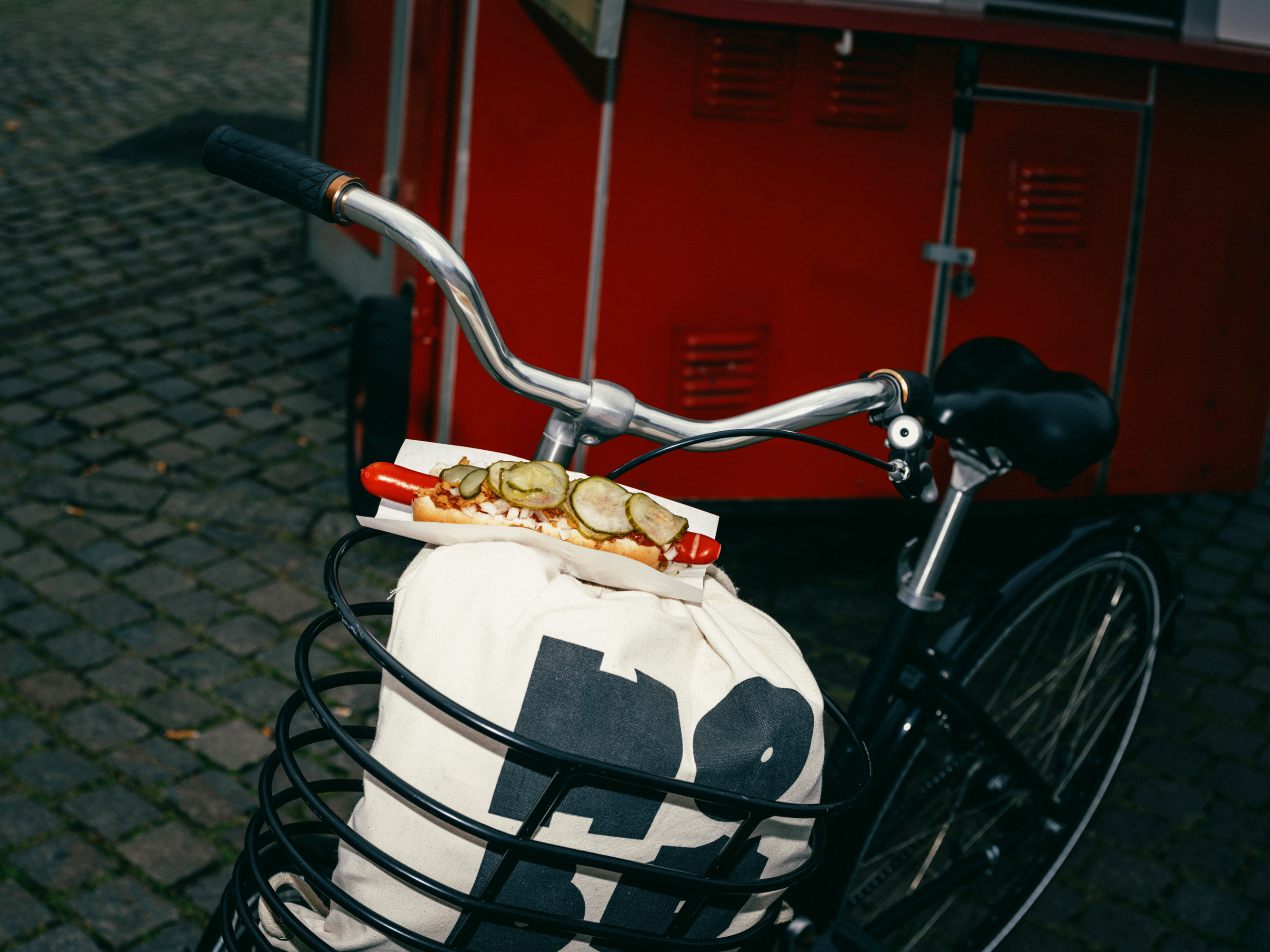 Bicycle with a Hobo tote bag and a sandwich in the front basket